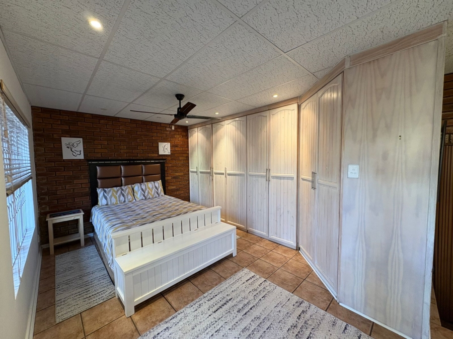 5 Bedroom Property for Sale in Safari Gardens North West